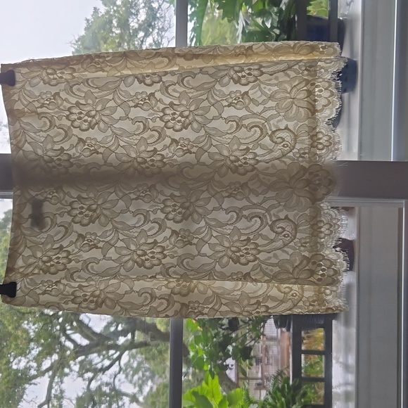 ORNA FARHO LACE SUIT NEW, NEVER WORN WITH TAGS. From a pet and smoke-free home! - Picture 8 of 12